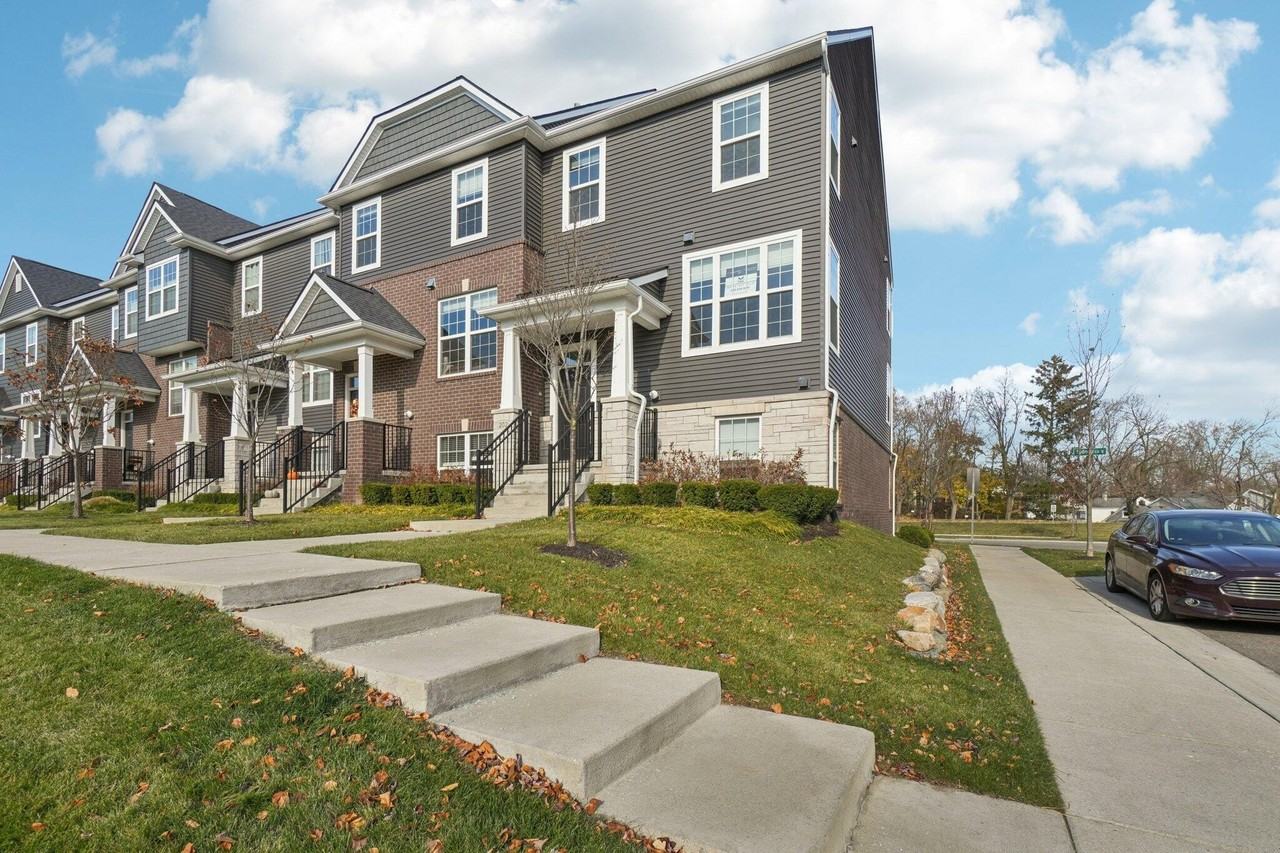 202 N Sydney Ct - Photo 4 of 50