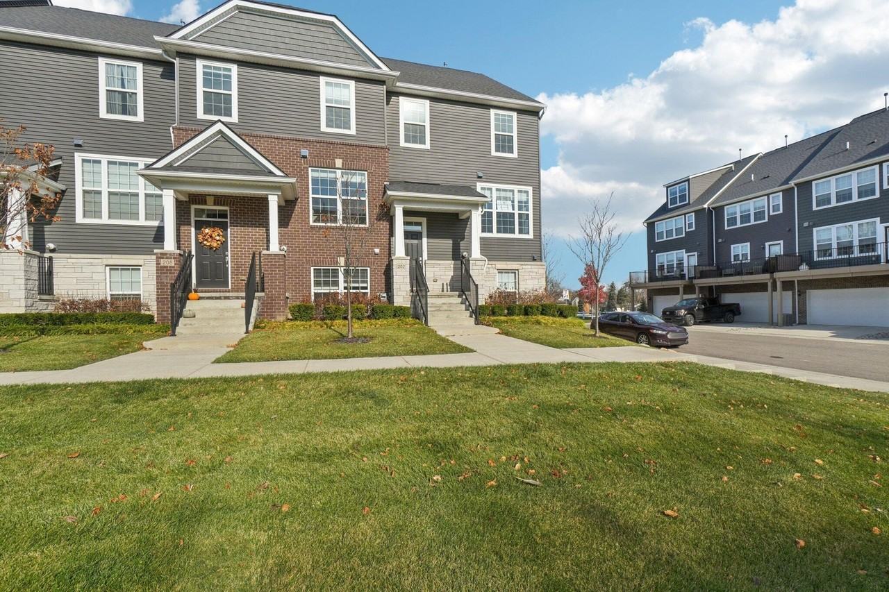 202 N Sydney Ct - Photo 5 of 50