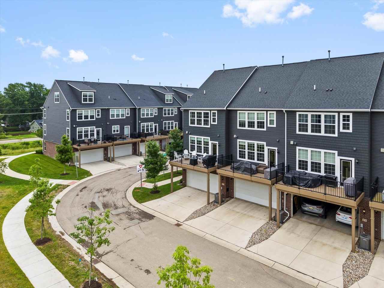 202 N Sydney Ct - Photo 7 of 50