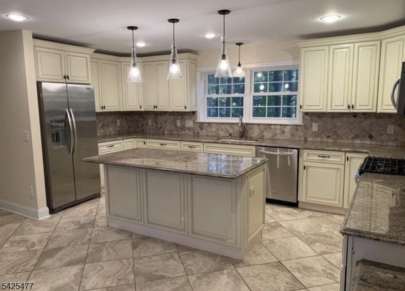 195 Valley Rd - Photo 4 of 24