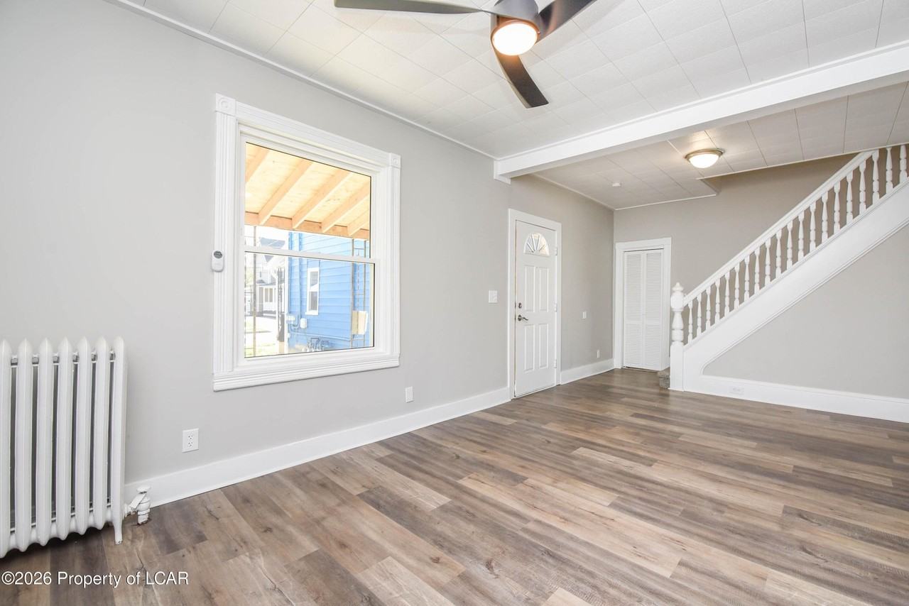 147 W Dorrance St - Photo 3 of 39