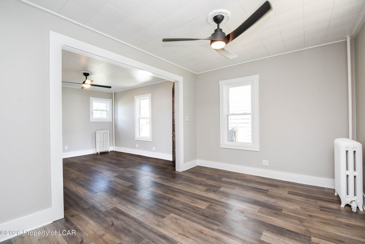 147 W Dorrance St - Photo 4 of 39