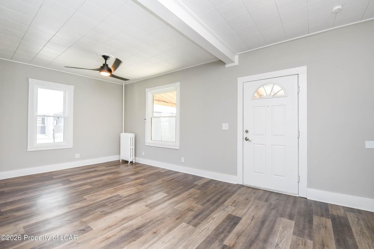 147 W Dorrance St - Photo 6 of 39