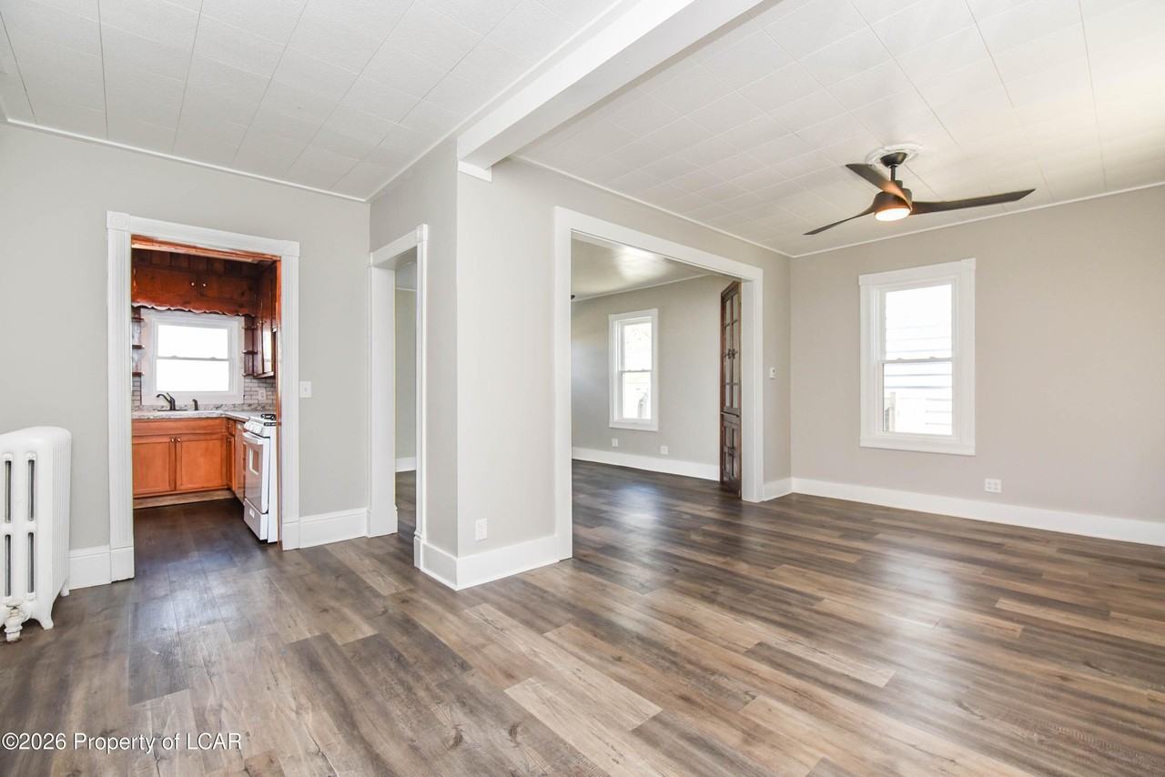 147 W Dorrance St - Photo 7 of 39