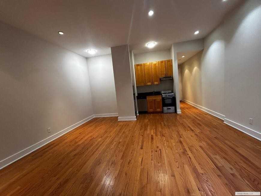 318 W 106th St - Photo 4 of 10