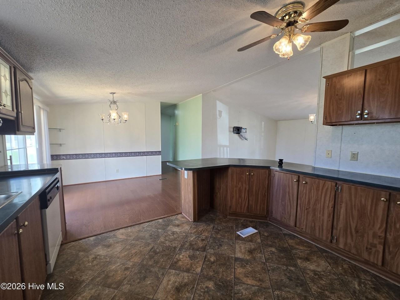 432 Woodville Rd - Photo 5 of 13