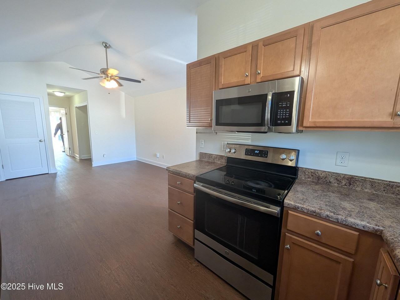 726 Kidder St - Photo 5 of 9