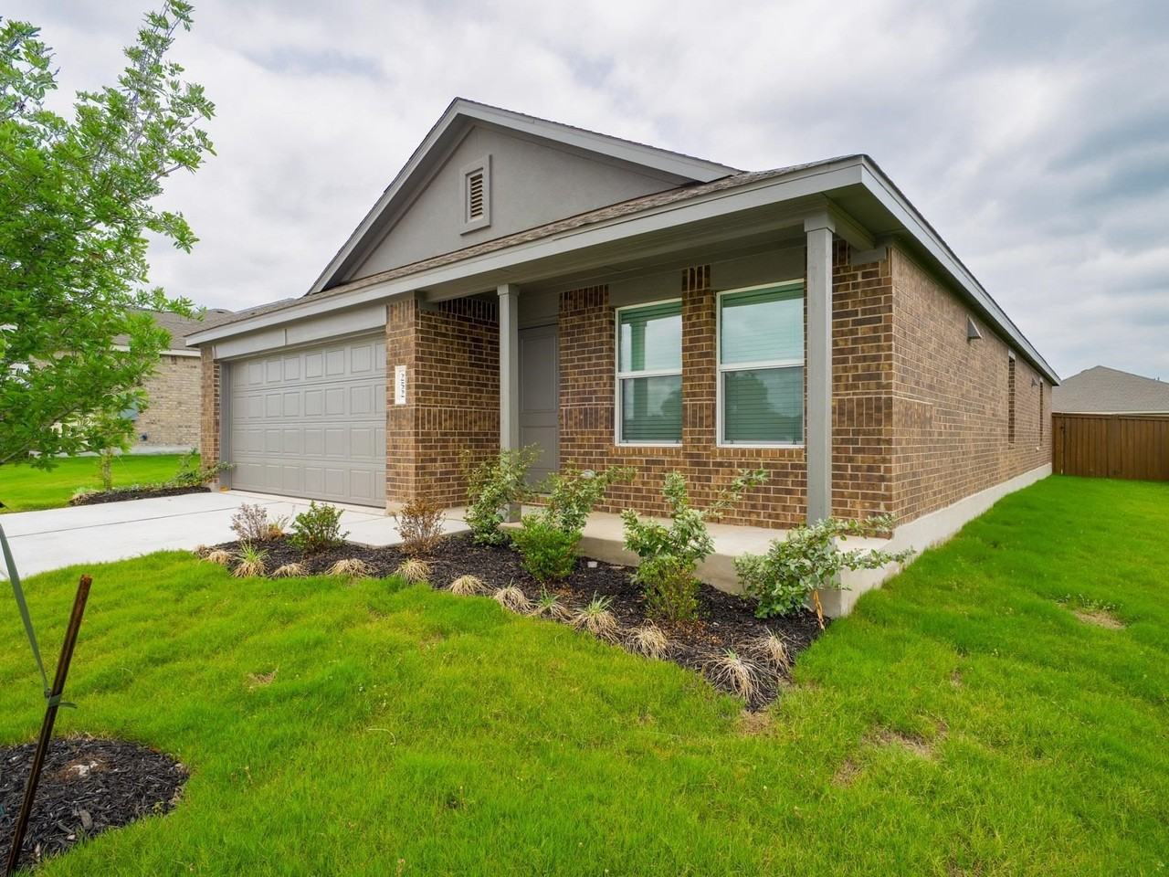 252 Rock Springs Dr - Photo 3 of 27