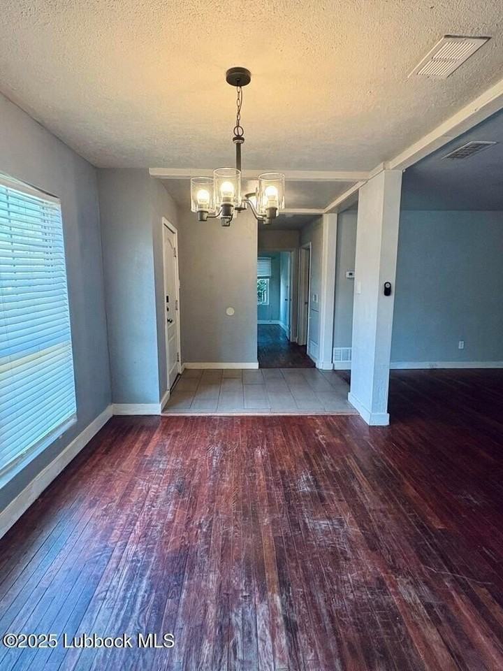 2803 30th St - Photo 3 of 23