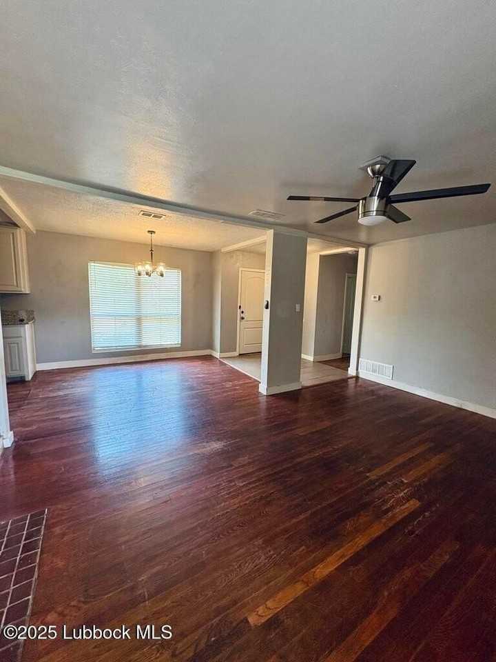 2803 30th St - Photo 5 of 23