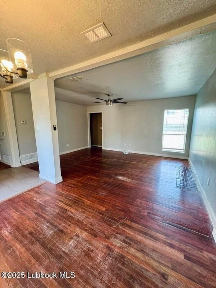 2803 30th St - Photo 6 of 23