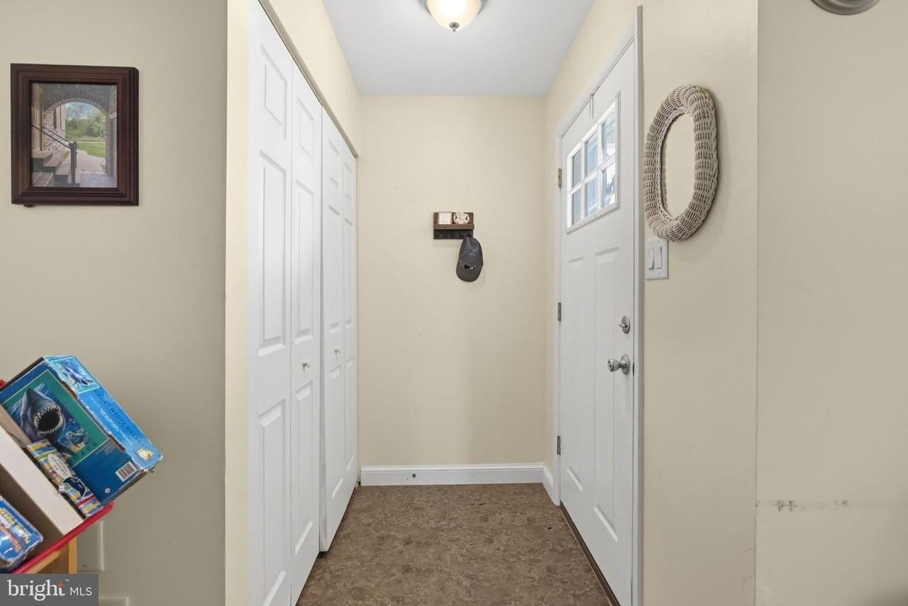 628 Lancaster Ct - Photo 6 of 49