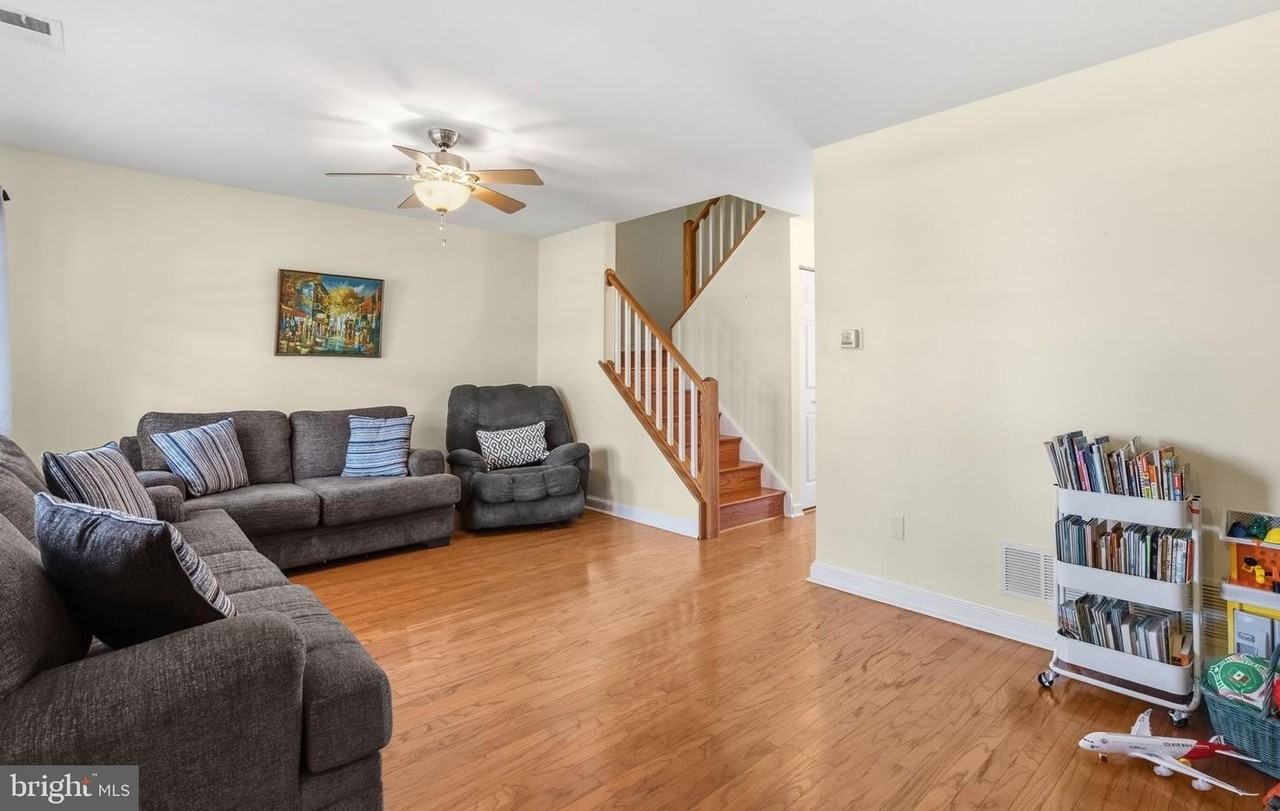 628 Lancaster Ct - Photo 7 of 49