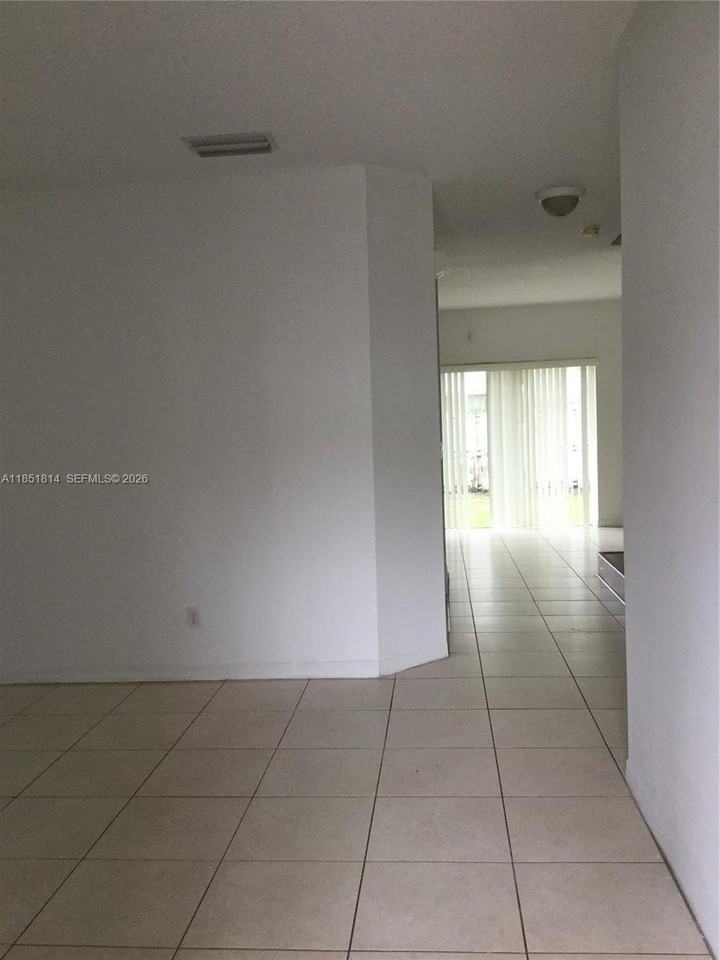 2885 Sw 127th Ave - Photo 3 of 13