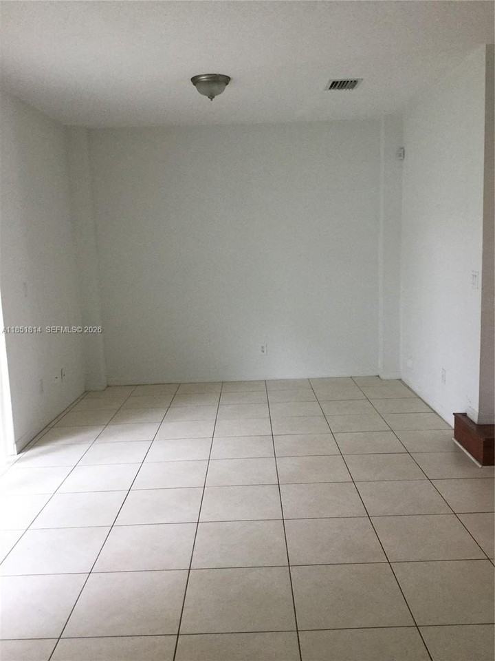 2885 Sw 127th Ave - Photo 5 of 13
