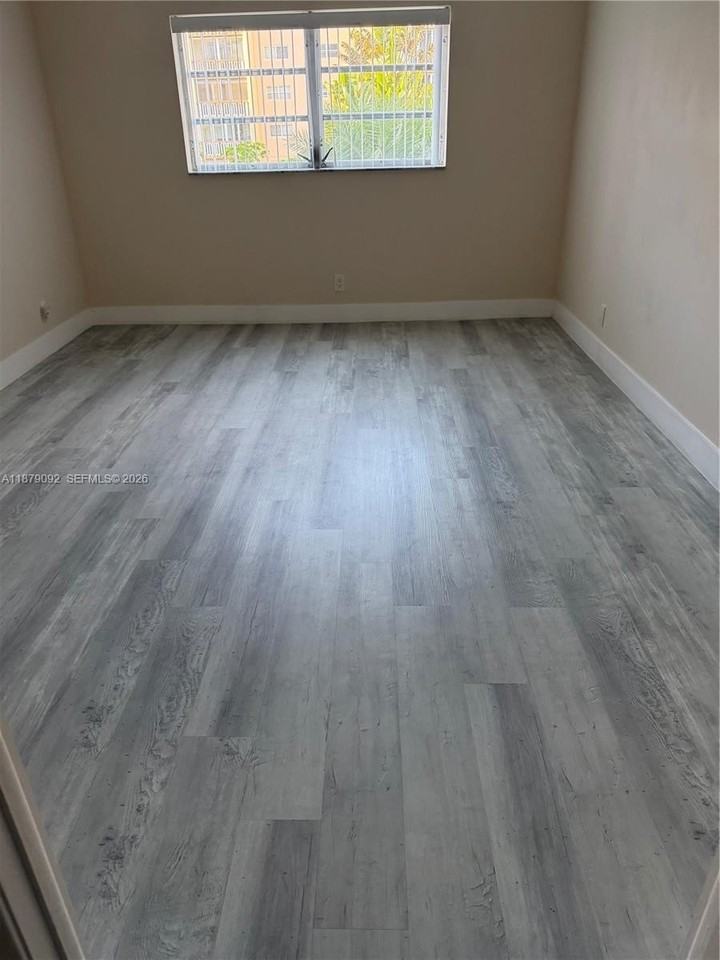 901 Ne 14th Ave #305 - Photo 7 of 11