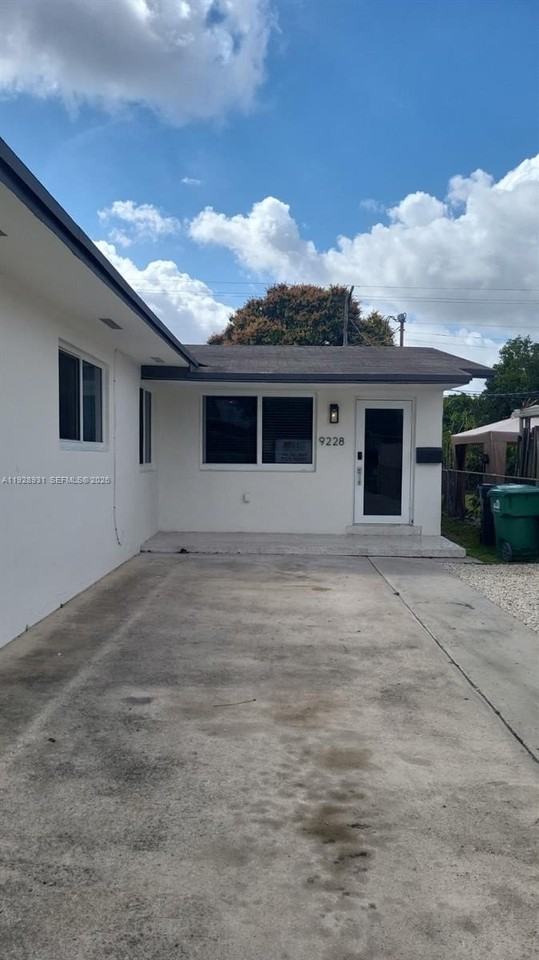 9228 Sw 37th St #9228 - Photo 2 of 25