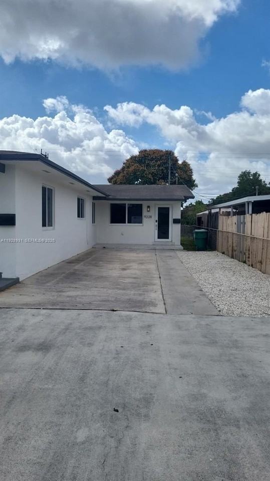 9228 Sw 37th St #9228 - Photo 3 of 25