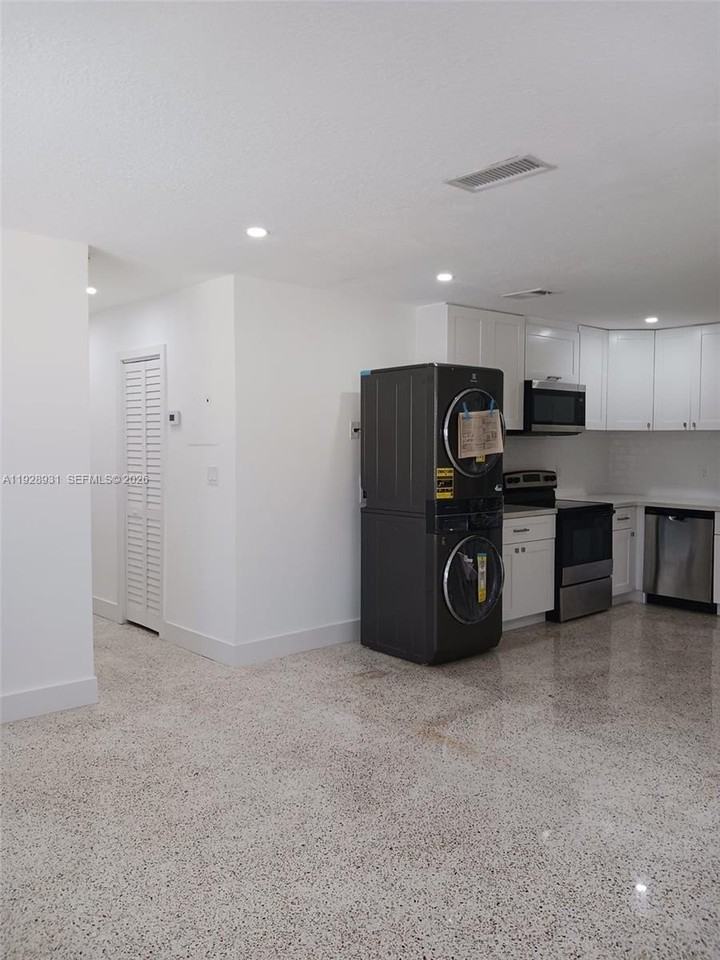 9228 Sw 37th St #9228 - Photo 7 of 25