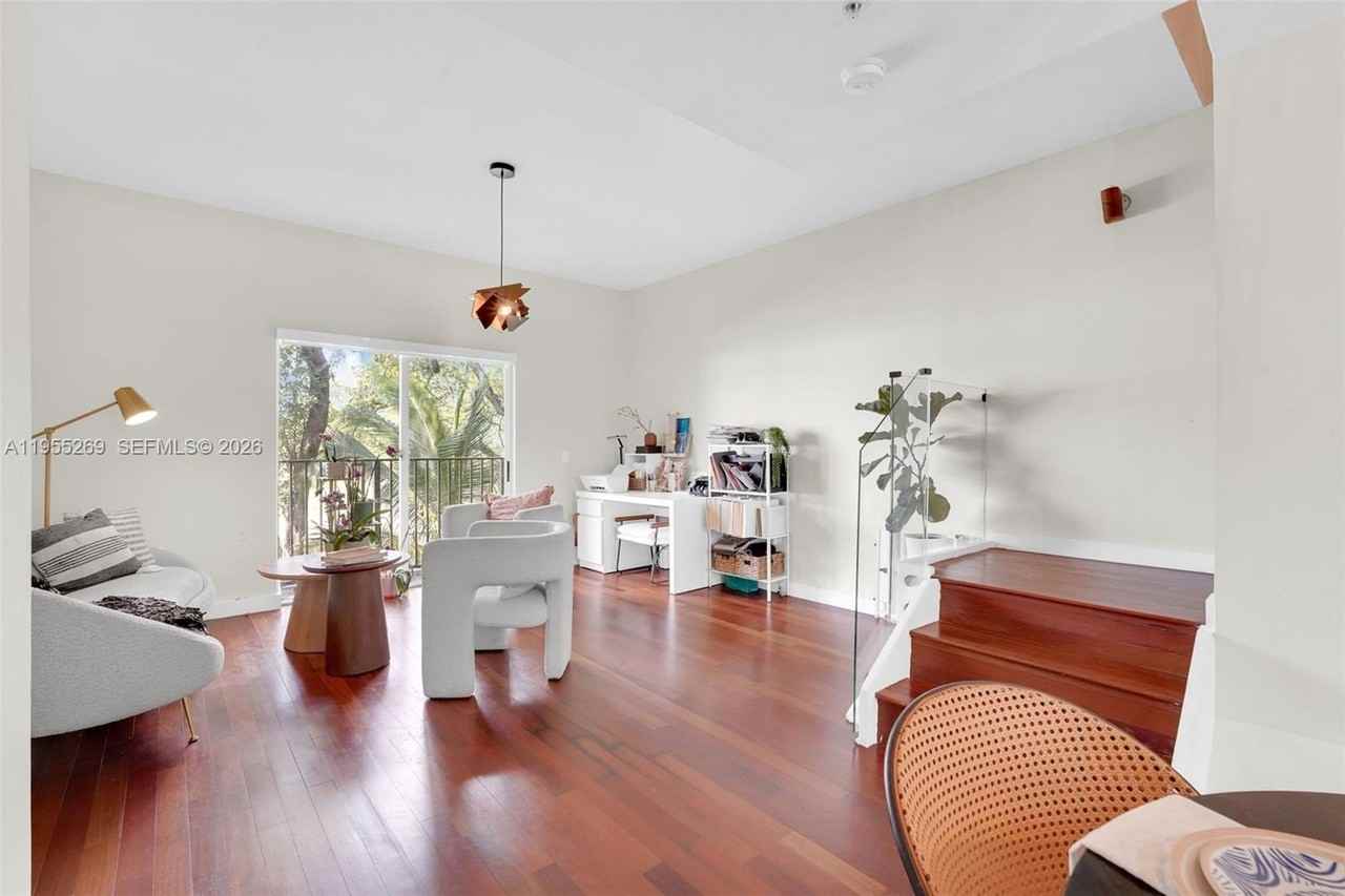 738 Ne 90th St #207 - Photo 4 of 28