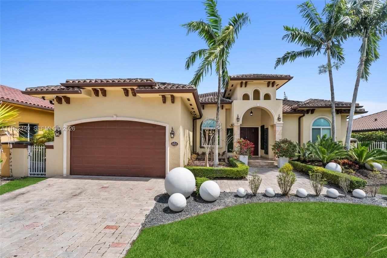 2665 Nw 100th Ave - Photo 3 of 30