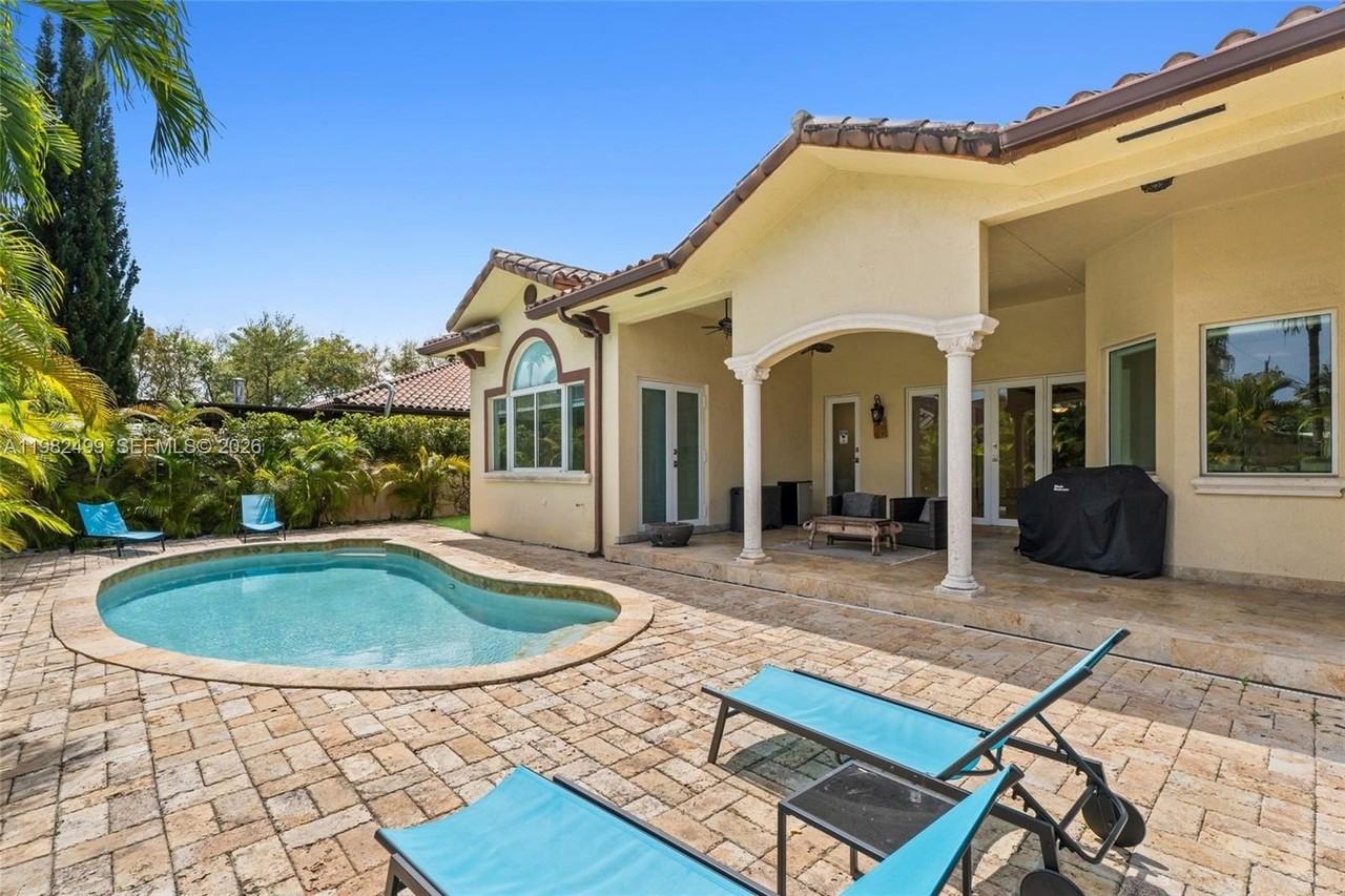 2665 Nw 100th Ave - Photo 4 of 30