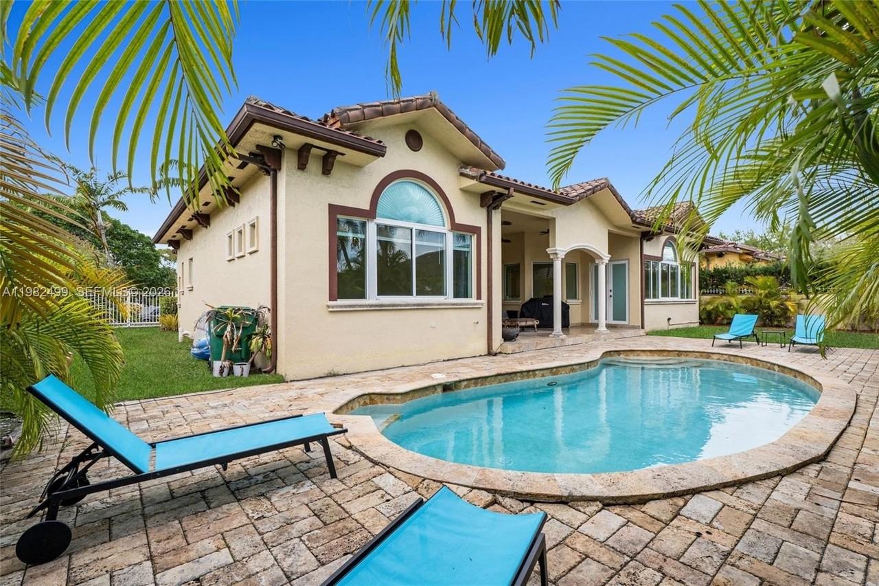 2665 Nw 100th Ave - Photo 6 of 30