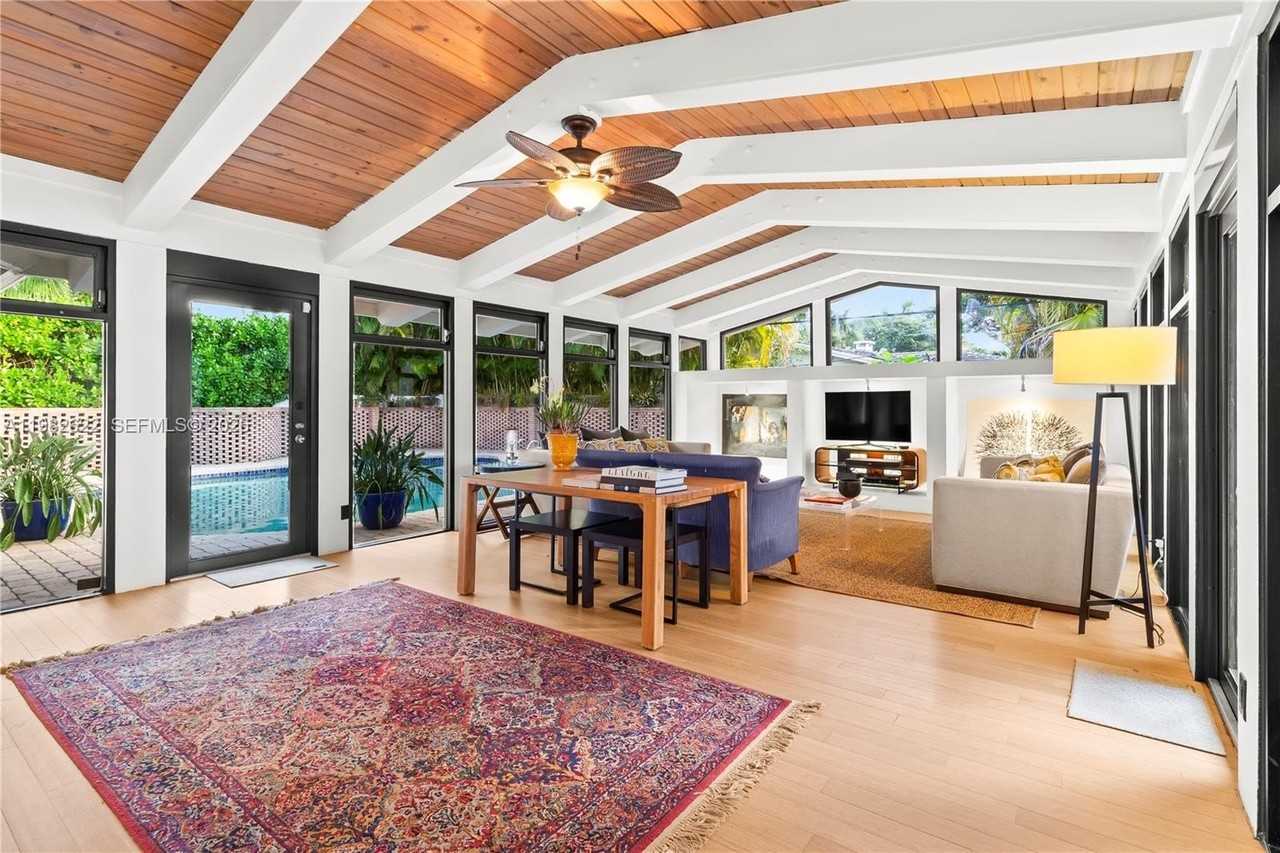 2132 Middle River Dr