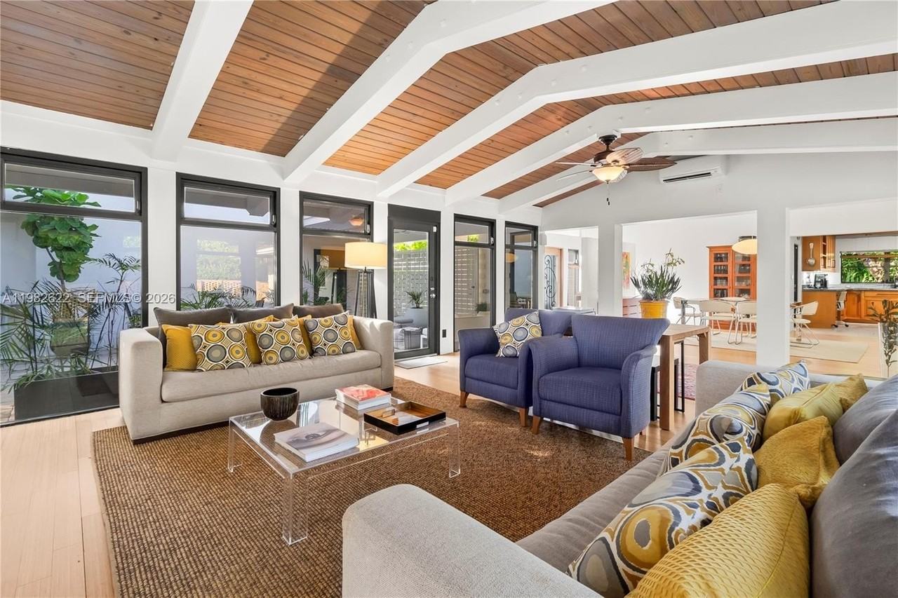 2132 Middle River Dr - Photo 4 of 50