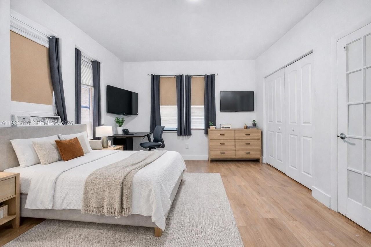 1554 Sw 5th St #11C - Photo 3 of 10