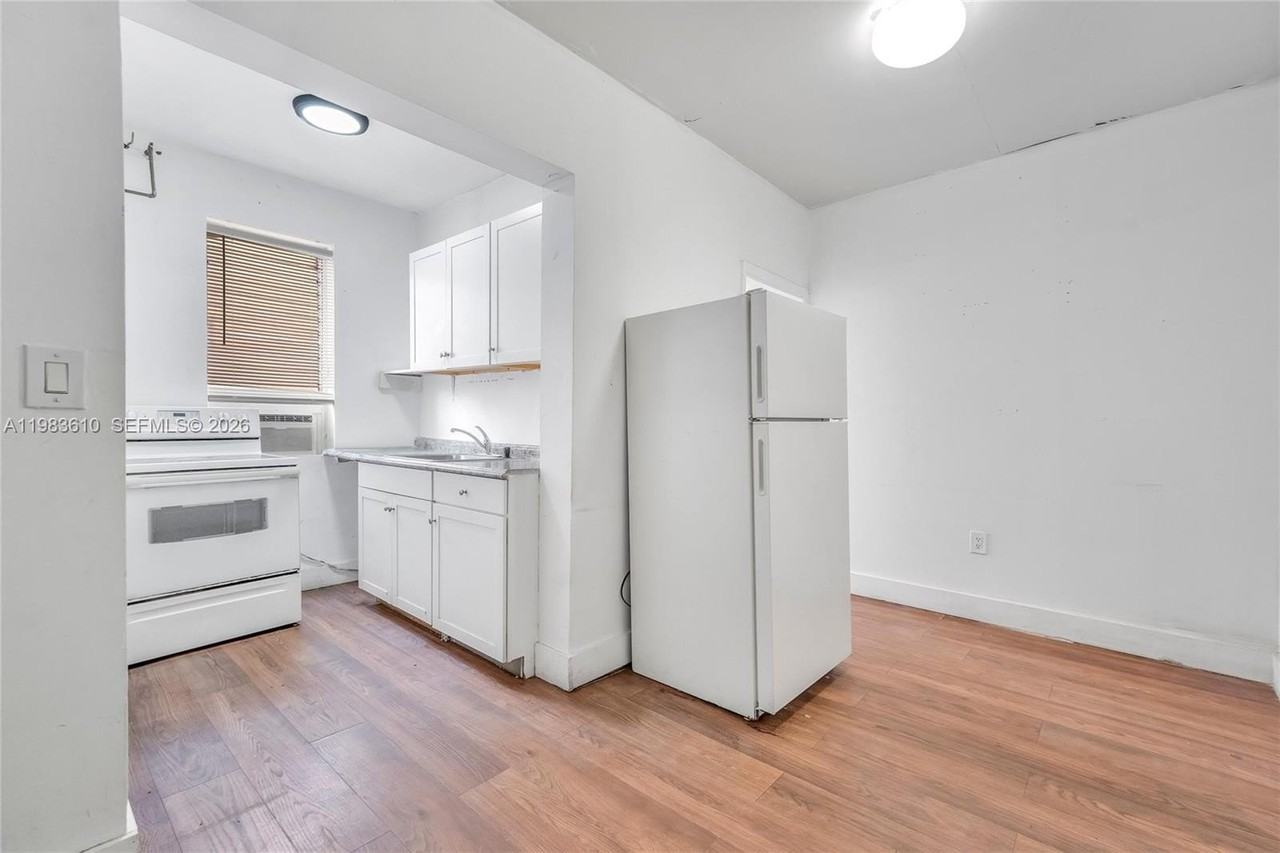 1554 Sw 5th St #11C - Photo 4 of 10