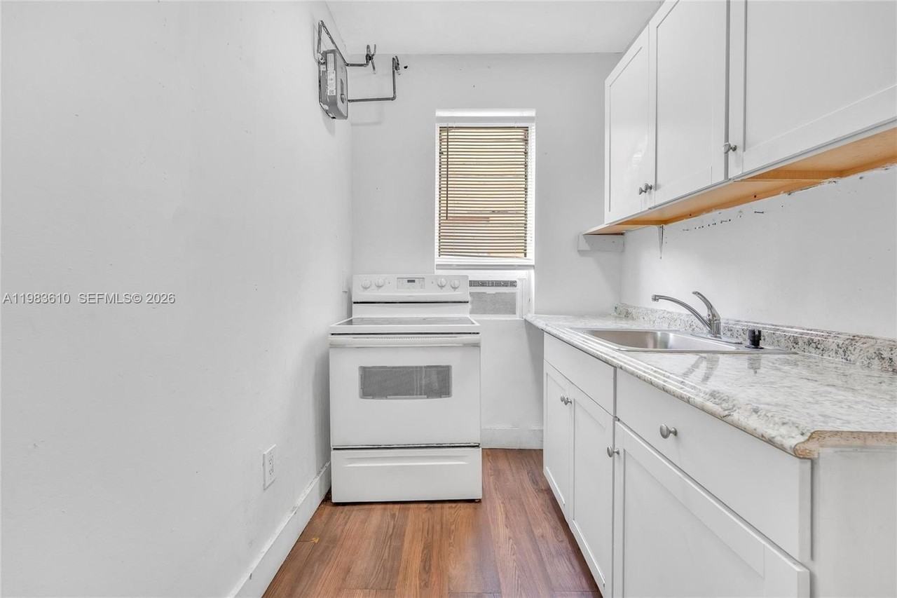 1554 Sw 5th St #11C - Photo 5 of 10