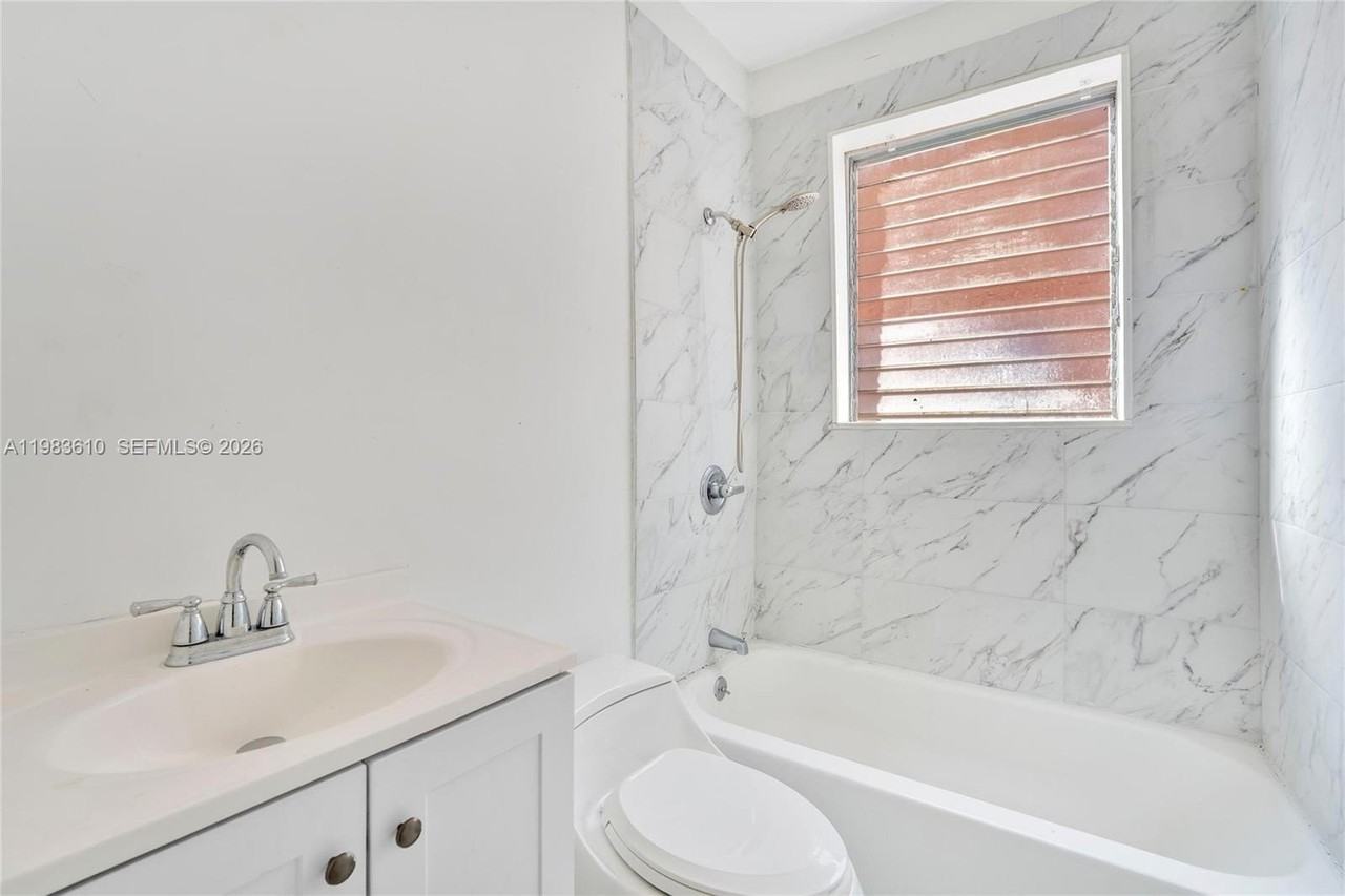 1554 Sw 5th St #11C - Photo 6 of 10