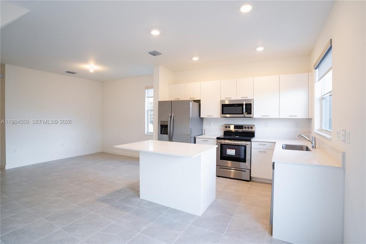 12133 Nw 23rd Ct - Photo 6 of 31