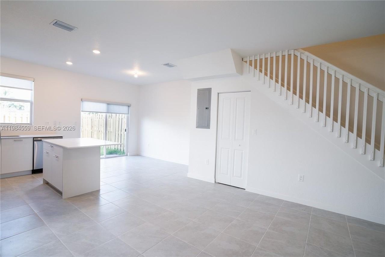 12133 Nw 23rd Ct - Photo 7 of 31