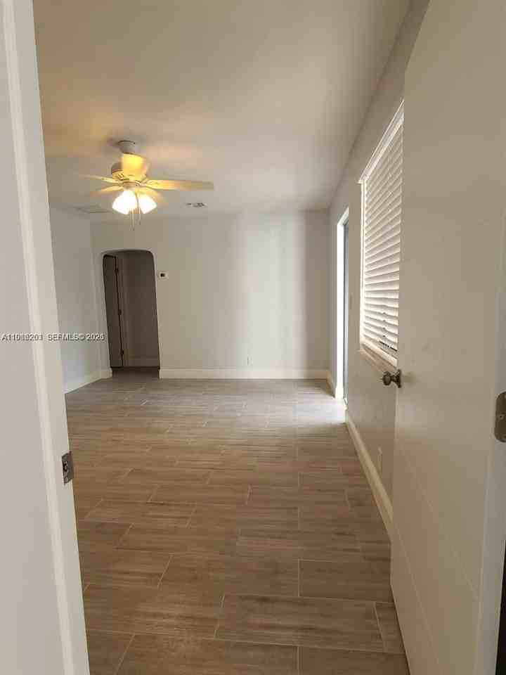 2008 Ne 4th Ave #R - Photo 3 of 6