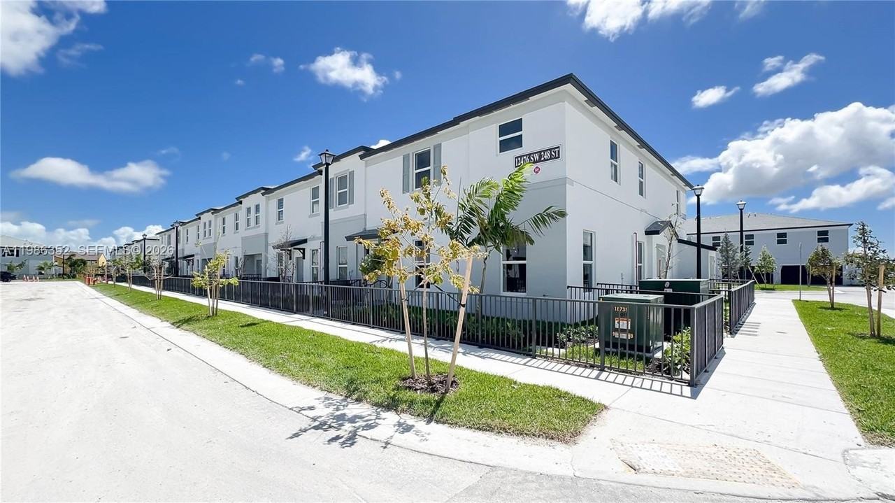 12476 Sw 248th St #8 - Photo 5 of 45