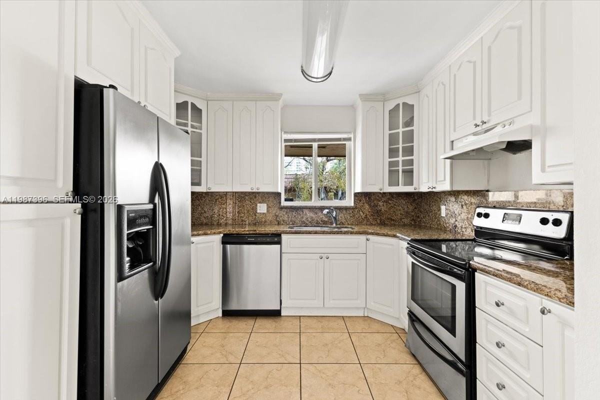 2323 Van Buren St #208 - Photo 6 of 22