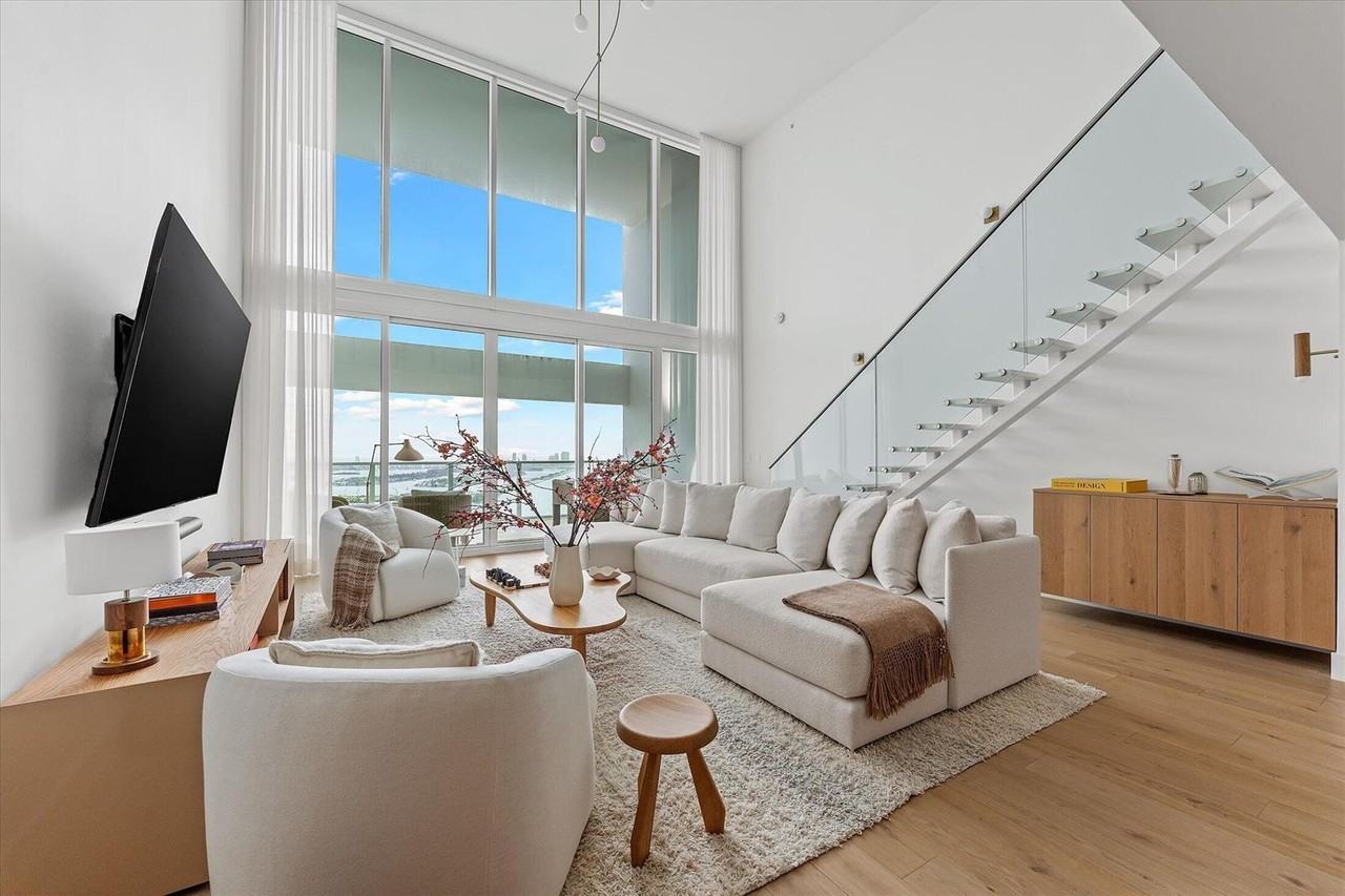 1040 Biscayne Blvd #4002 - Photo 4 of 8