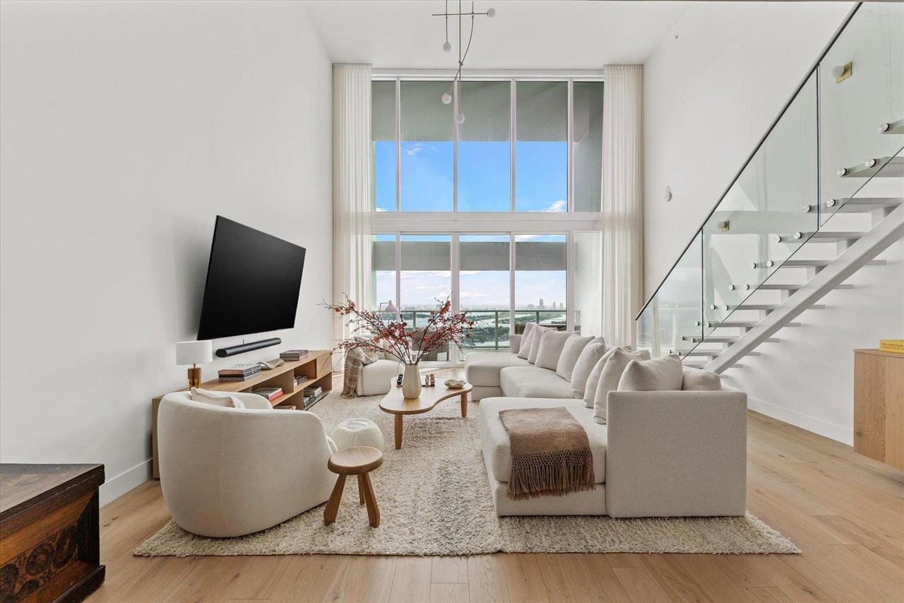 1040 Biscayne Blvd #4002 - Photo 5 of 8