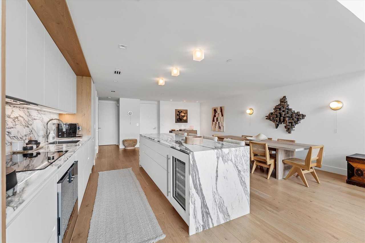1040 Biscayne Blvd #4002 - Photo 6 of 8