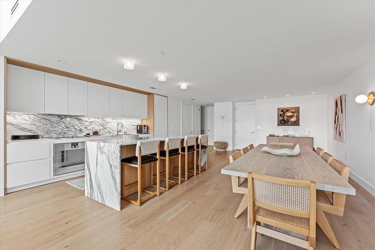 1040 Biscayne Blvd #4002 - Photo 7 of 8