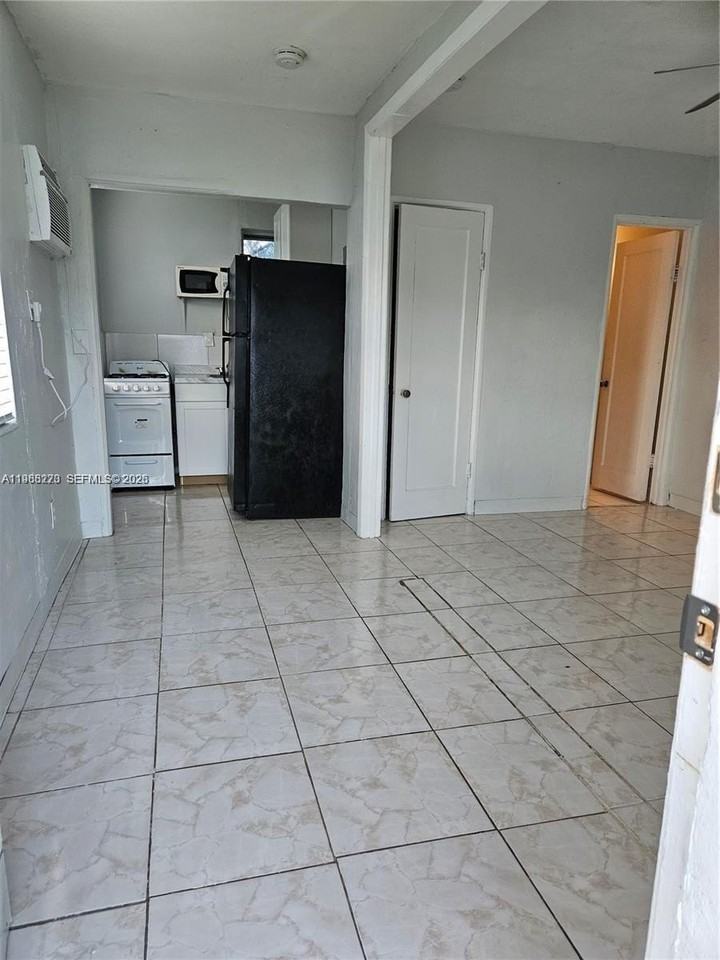 1437 Ne 110th Ter #4