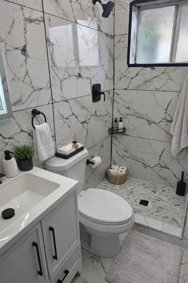 636 Nw 14th Ter #1 - Photo 3 of 9