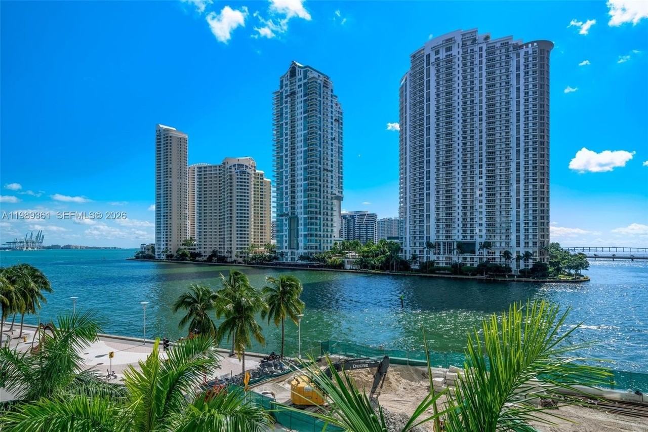 300 S Biscayne Blvd #L410 - Photo 3 of 38