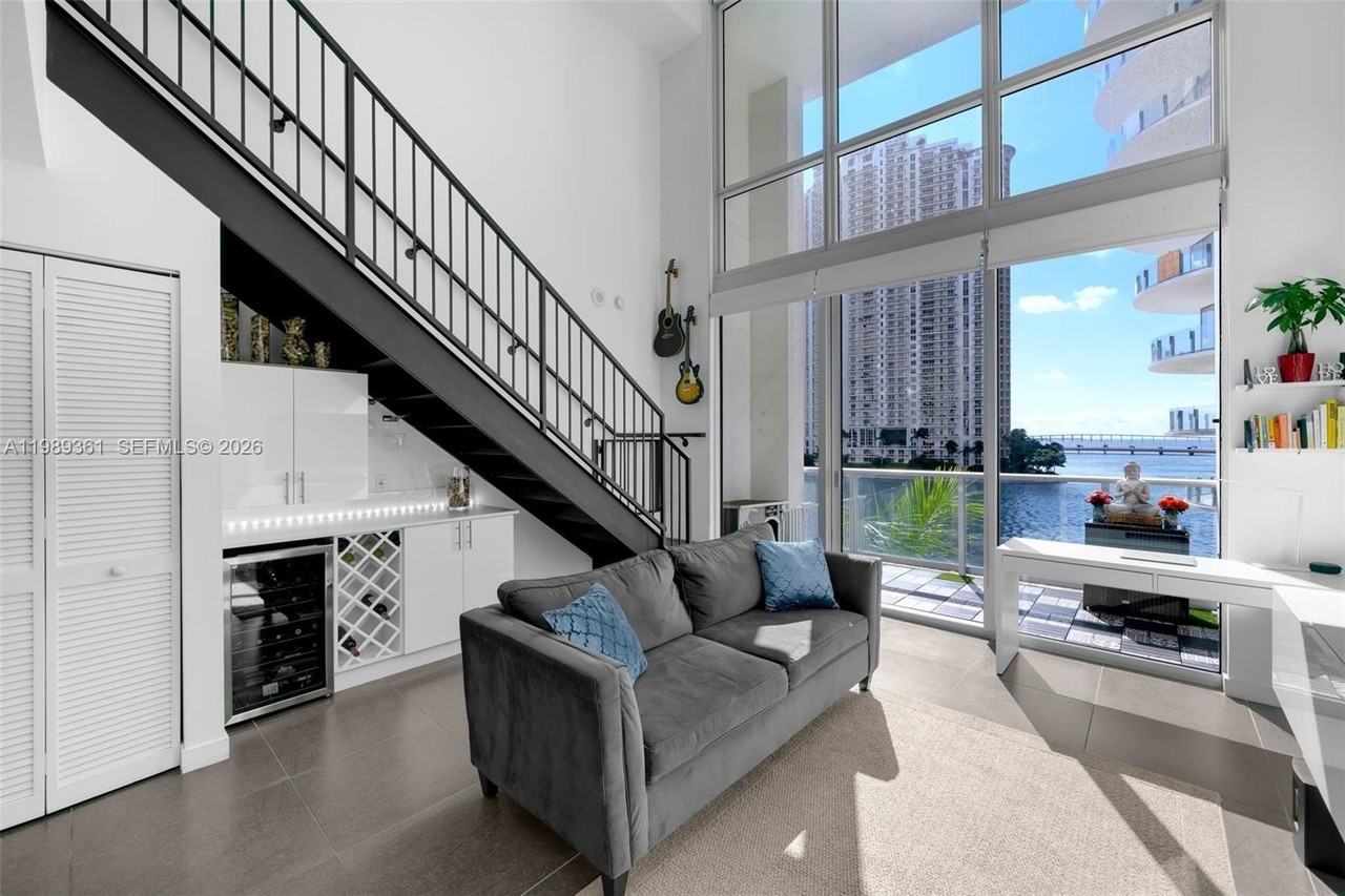 300 S Biscayne Blvd #L410 - Photo 6 of 38