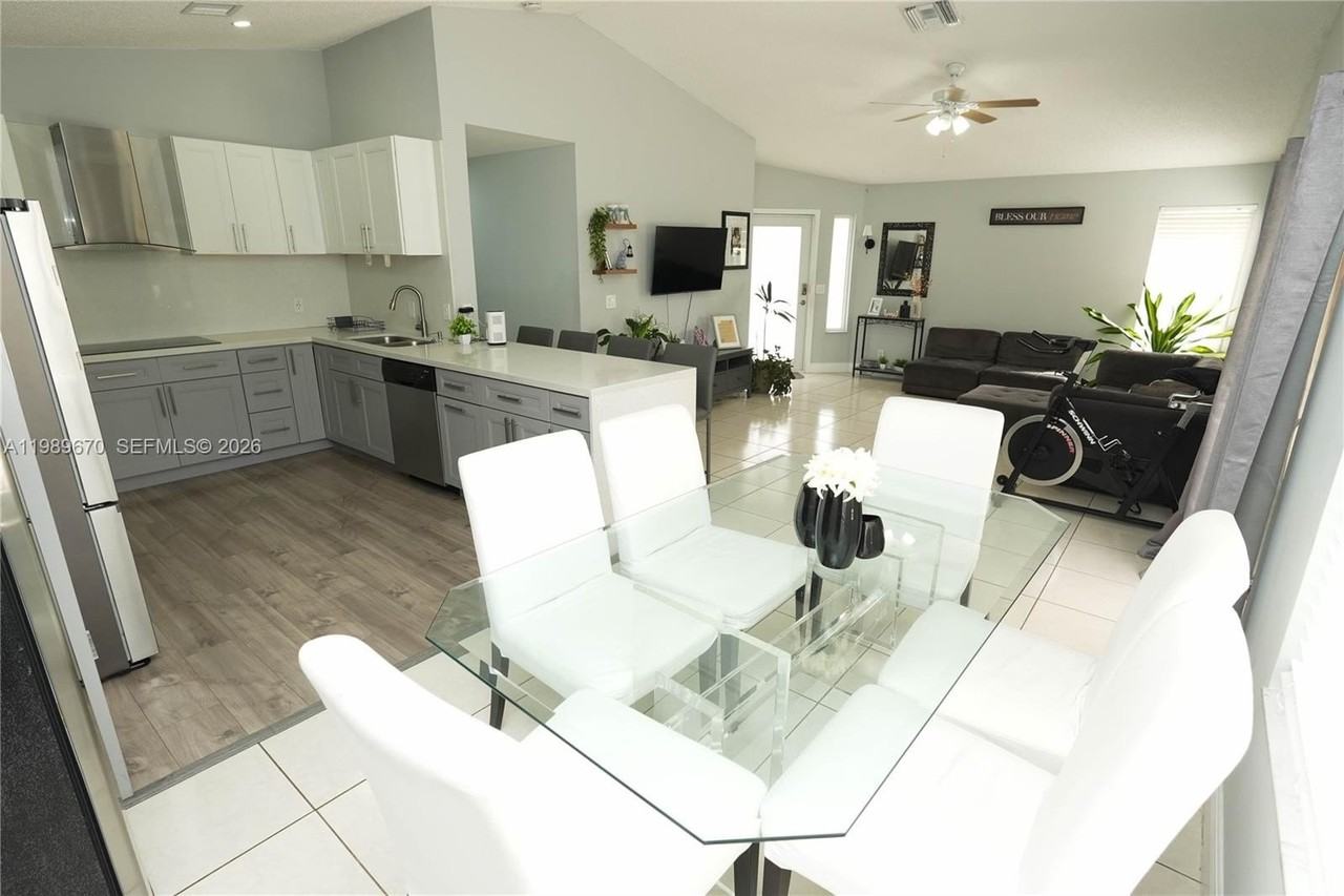 3460 Nw 21st St - Photo 6 of 23