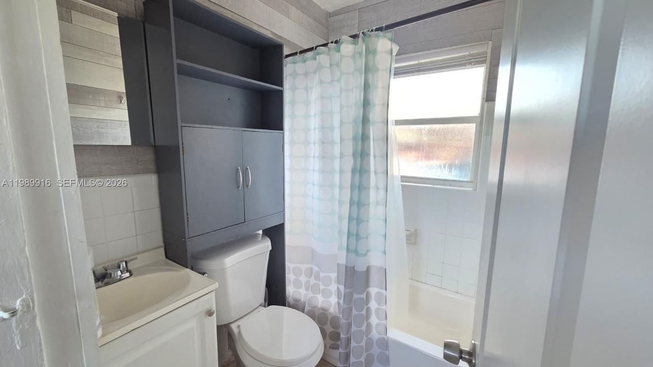 1430 Nw 7th St - Photo 3 of 13