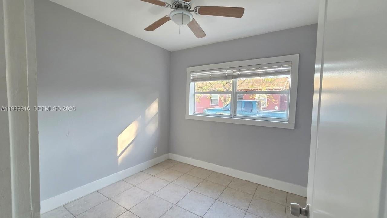 1430 Nw 7th St - Photo 4 of 13