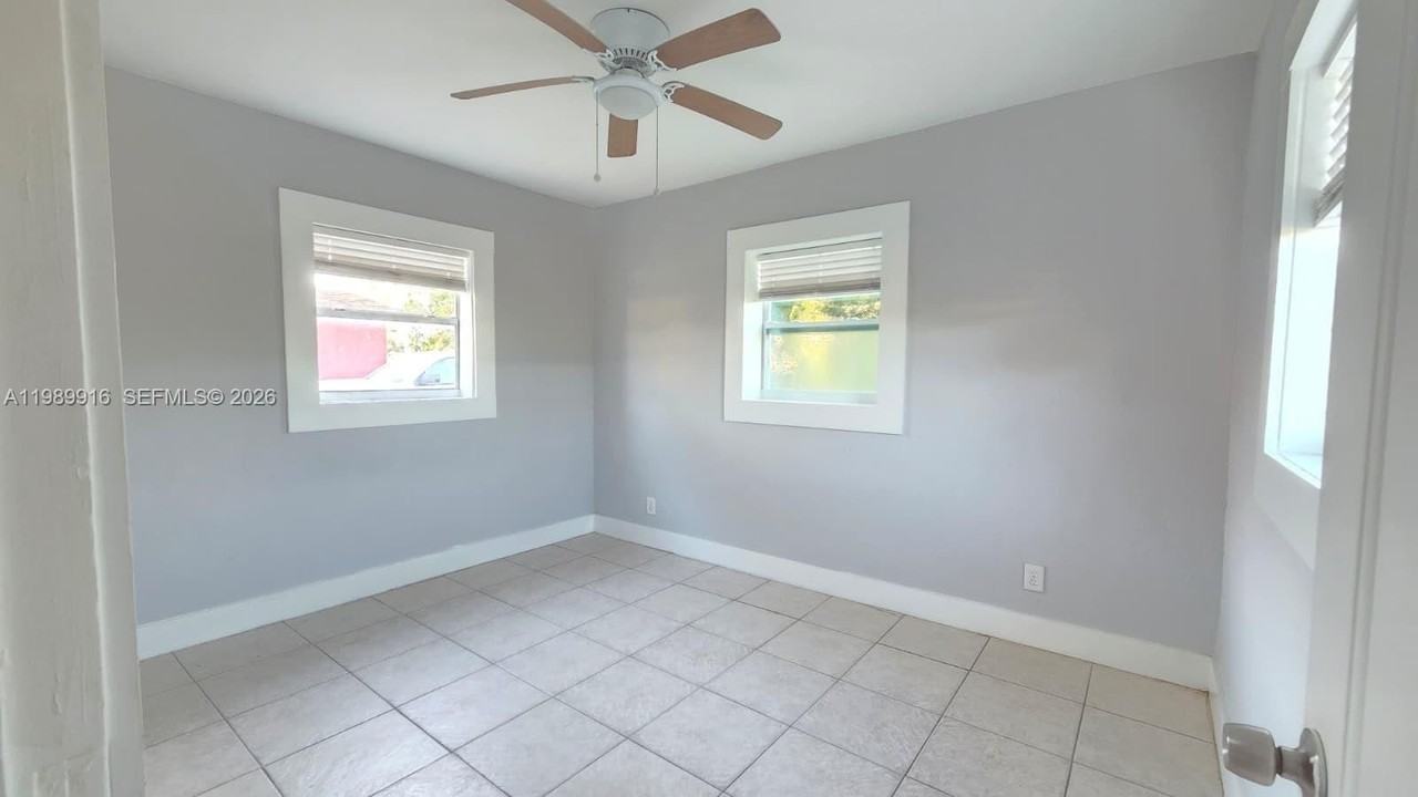 1430 Nw 7th St - Photo 5 of 13